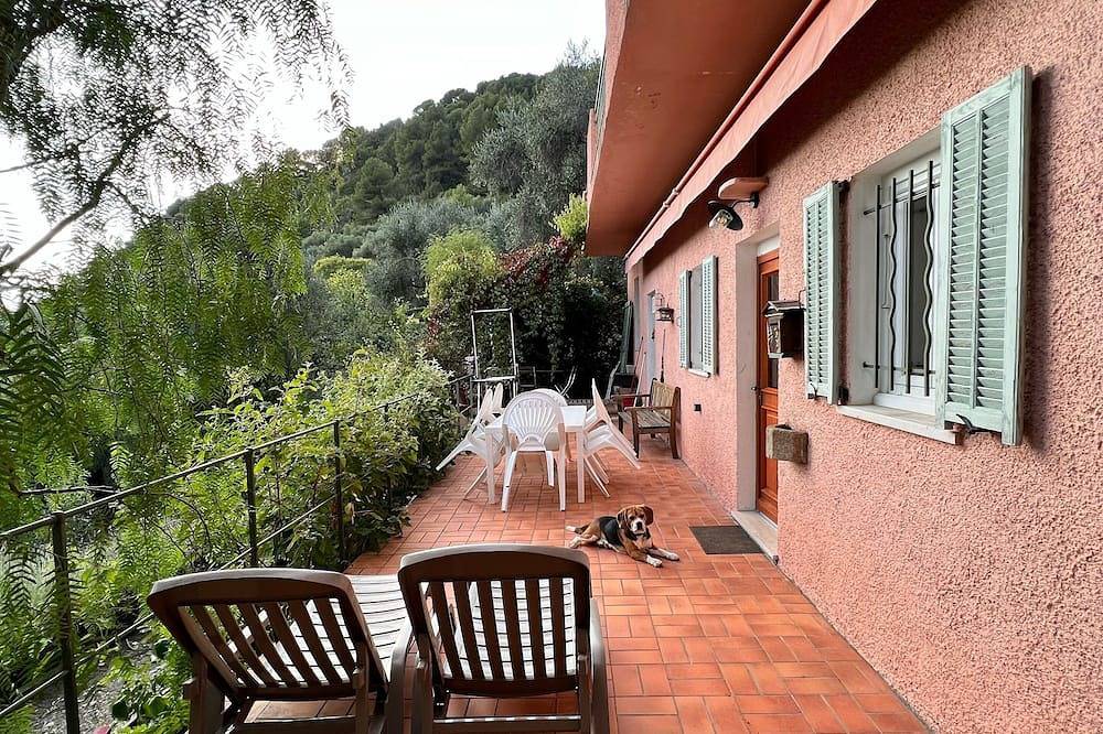 Apartamento entero, \"Mas Thomasine <br>quiet romantic apartment in nature in Peillon in Peillon, Nizza Region