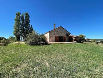 Gîte pour 8 personnes, avec vue ainsi que jardin et piscine, animaux acceptés à Cazes-Mondenard