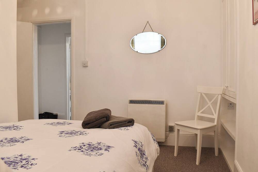 Flat 2 Beachview in Lowestoft, Sunrise Coast