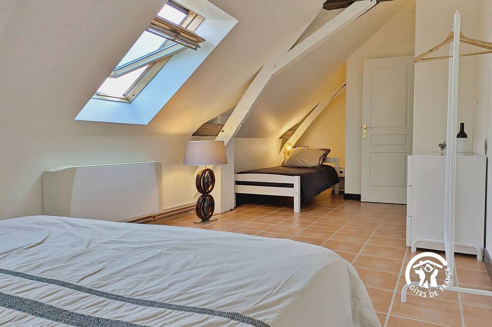 Appartement entier, Gîte rénové moderne avec jardin immense et wifi, idéal pour famille ou professionnels in Saint-Jean-sur-Mayenne, Mayenne