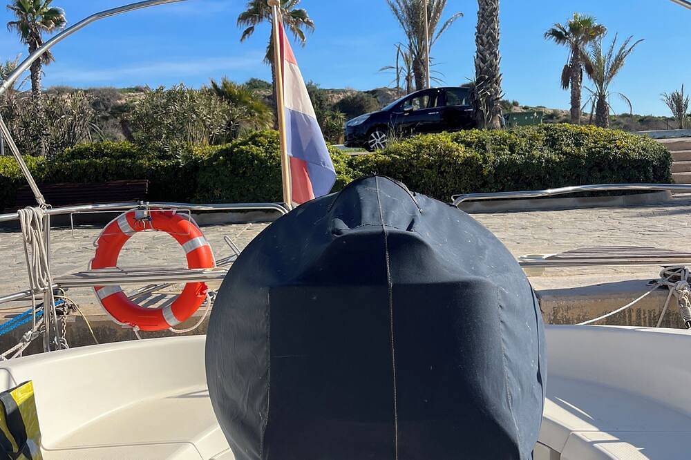 Staying on a luxury sailing yacht on the Costa Blanca in Guardamar del Segura, Costa Blanca