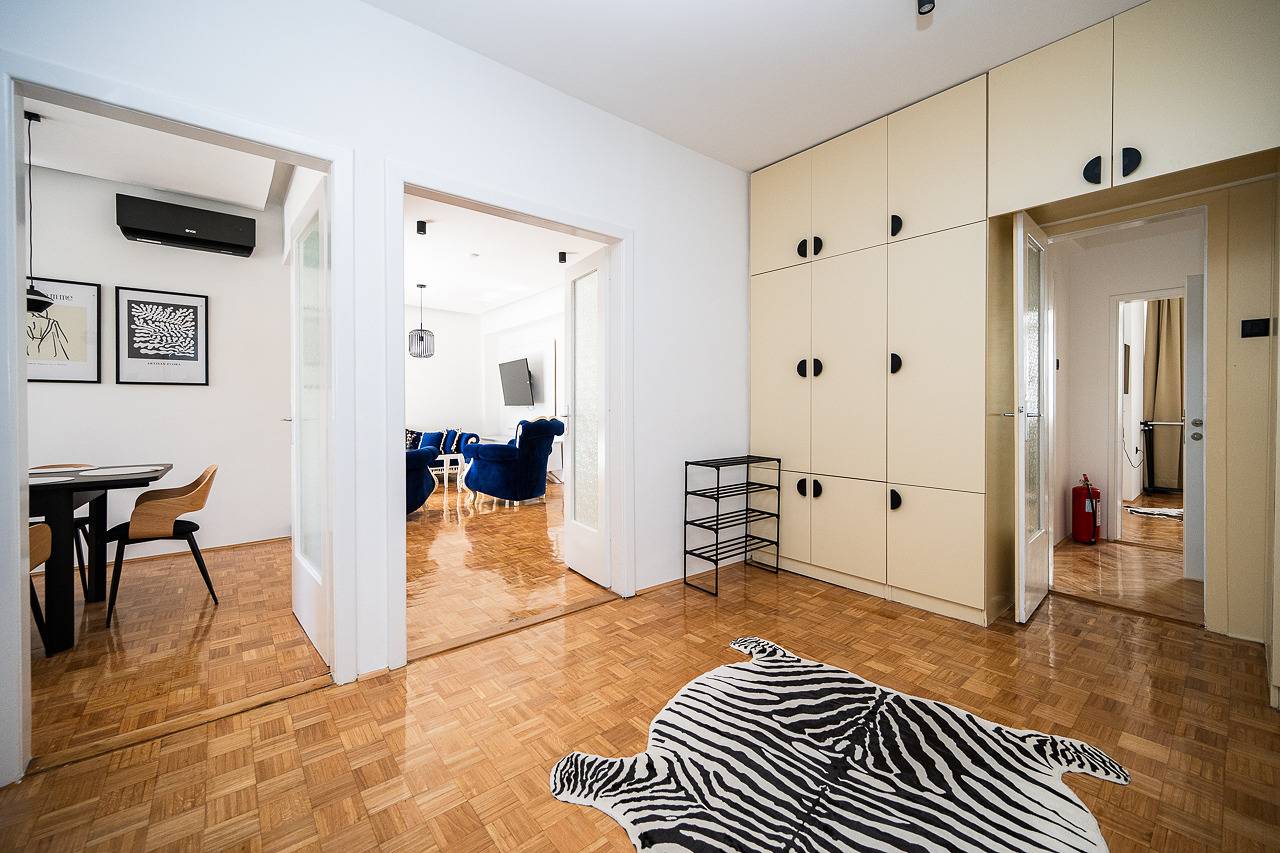 Entire apartment, Design 114m2 Three-Bedroom Apartment - Main Street in Sarajevo, Bosnia and Herzegovina