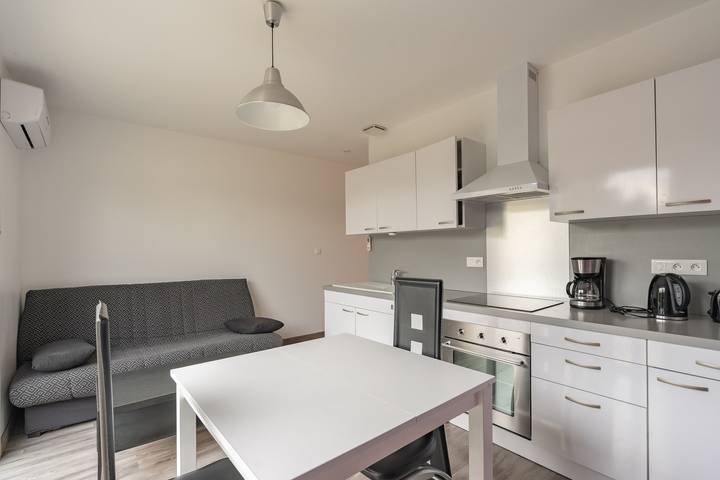 Apartamento entero, Apartamento 'Le Clos Du Champ De L'Amour - Fouras' con piscina privada, Wi-Fi y aire acondicionado in Saint-Simon-de-Bordes, Región de Jonzac