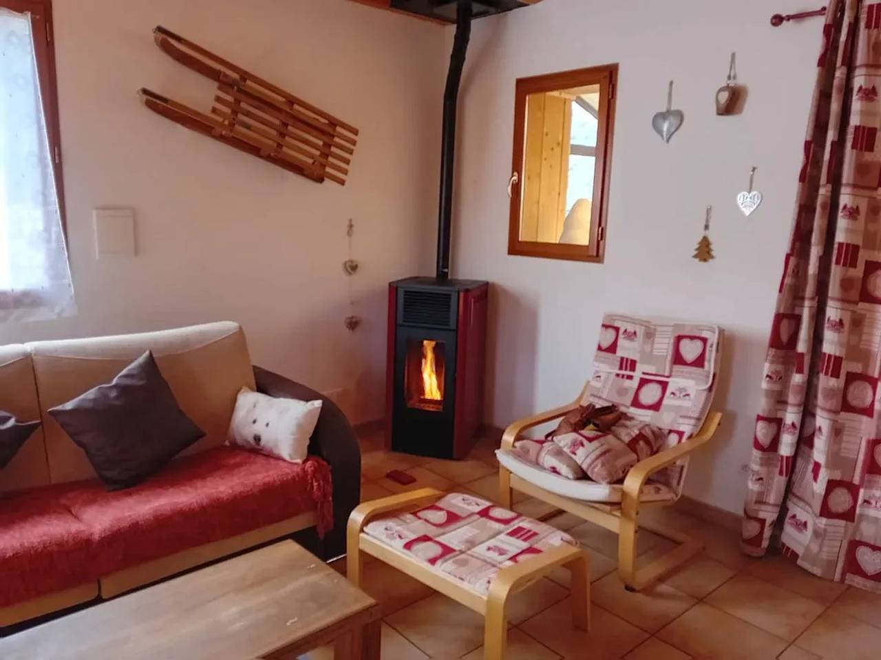 Modern Chalet in Formiguères with 80 m² Terrace in Formiguères, Prades region