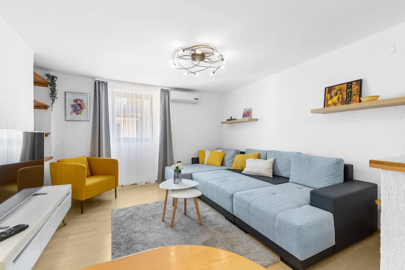 Geheel appartement, Charming City-Center Apartment Just Steps from the Sea and Local Attractions in Novigrad in Novigrad, Regio Umag