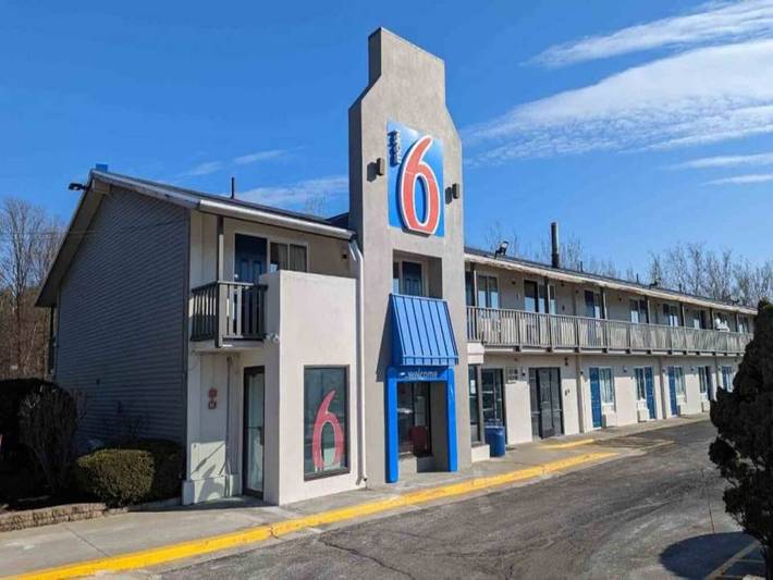 Apartamento entero, 1 cama matrimonial | Adaptado para personas con discapacidad/Bañera in Leominster, Massachusetts