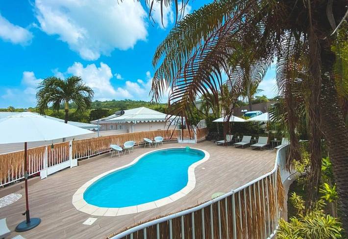 Location de vacances pour 2 personnes, avec piscine ainsi que vue et jardin, adapté aux familles dans Anse Corps de Garde - 2