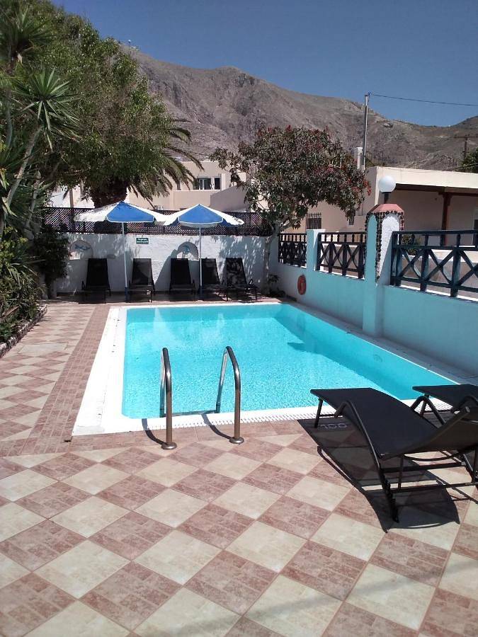 Gîte pour 3 personnes, avec vue et piscine ainsi que jardin et balcon à Perissa