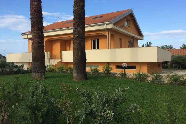 Villa für 4 Personen, mit Garten und Balkon sowie Whirlpool - 1