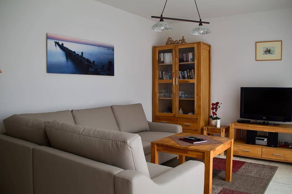 Strandnahes Ferienhaus für 2 bis 3 Personen auf großem Grundstück, ruhige Lage. in Niehagen, Ahrenshoop