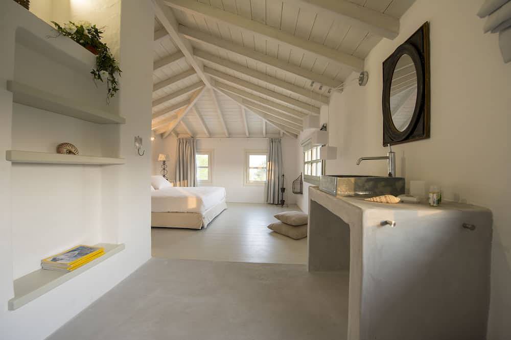 An Absolute Dream! Big villa with private pool, only 5 minutes from the beach! in Alonissos