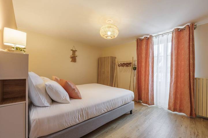 Location de vacances pour 15 personnes, avec terrasse et jardin à Voiteur - 4