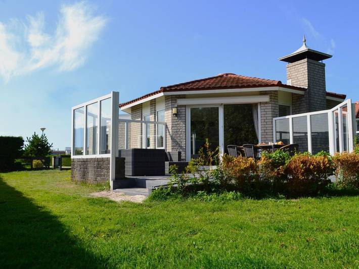 Vakantiehuis voor 6 personen, with tuin and sauna as well as terras, kindvriendelijk in Hollum