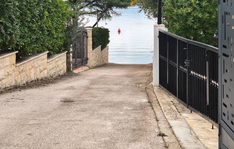 Ferienwohnung für 4 Personen, mit Terrasse, mit Haustier in Grad Šibenik - 3