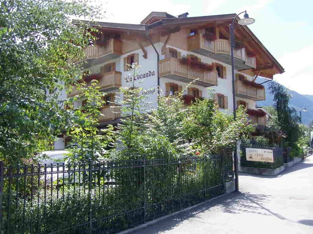 Appartamento intero, Appartamento con balcone e Wifi  in Pinzolo, Giustino