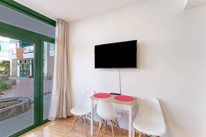 Apartamento entero, Apartamento de vacaciones 'Apartamento Yumbo Dunas' con piscina compartida, terraza privada y Wi-Fi in Maspalomas, San Bartolomé de Tirajana