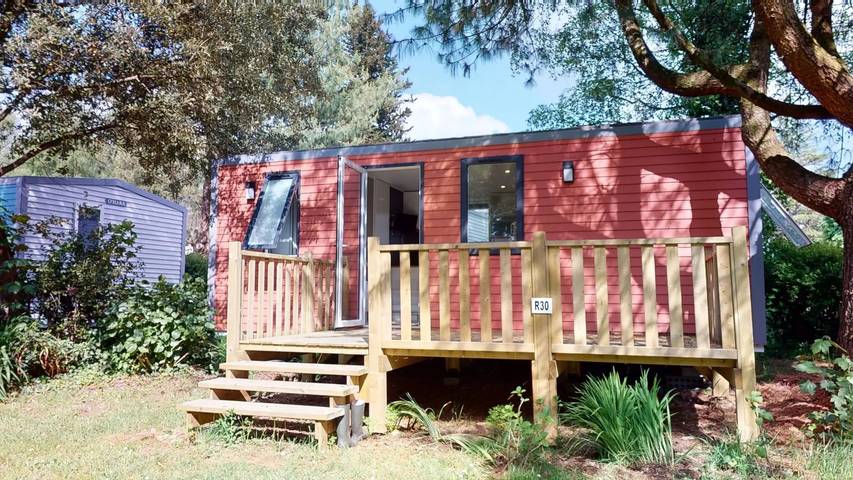 Mobil home pour 4 personnes, avec bassin pour enfant ainsi que jacuzzi et sauna - 1