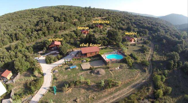 Camping pour 4 personnes, avec Terrasse et Jardin ainsi que Piscine et Vue