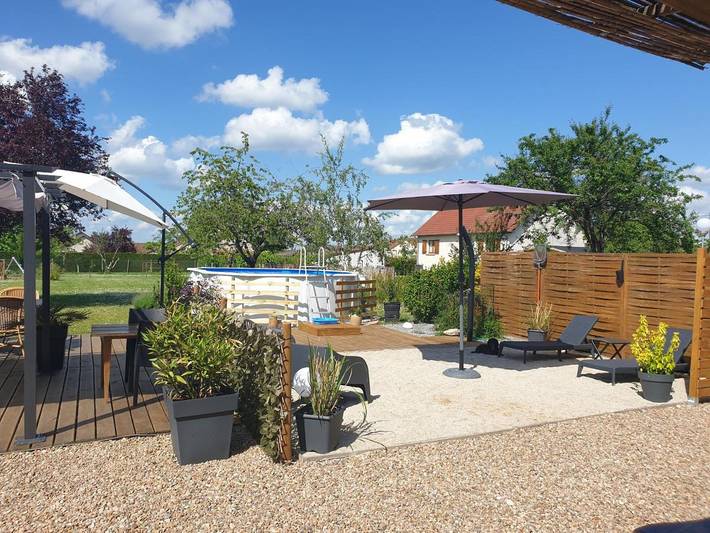 Chambre d’hôte pour 2 personnes, avec piscine ainsi que jardin et vue à Cronat