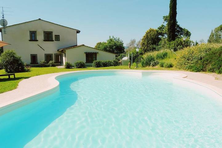 Casa vacanza per 3 persone, con piscina e giardino, con animali domestici a Firenze