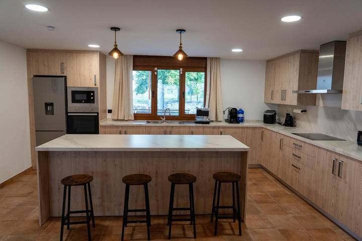 Casa rural para 14 personas, con Balcón y Terraza además de Piscina y Vistas en Colomera - 4