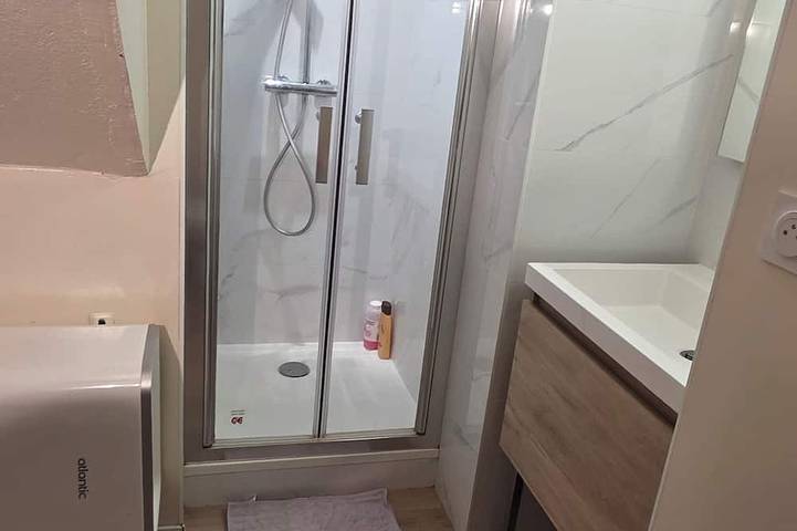 Ganze Wohnung, Schönes, brandneues 1-Zi. Apartment mit Terrasse im Herzen der Innenstadt in Valence, Valence und Umgebung