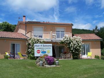 Gîte pour 4 personnes, avec piscine ainsi que jardin et terrasse, animaux acceptés dans l' Ariège
