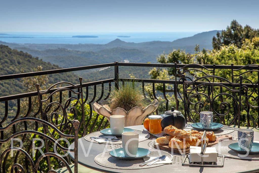 Lovely holiday home with private pool and air conditioning in Les Adrets-de-l'Estérel, Massif de l'Esterel