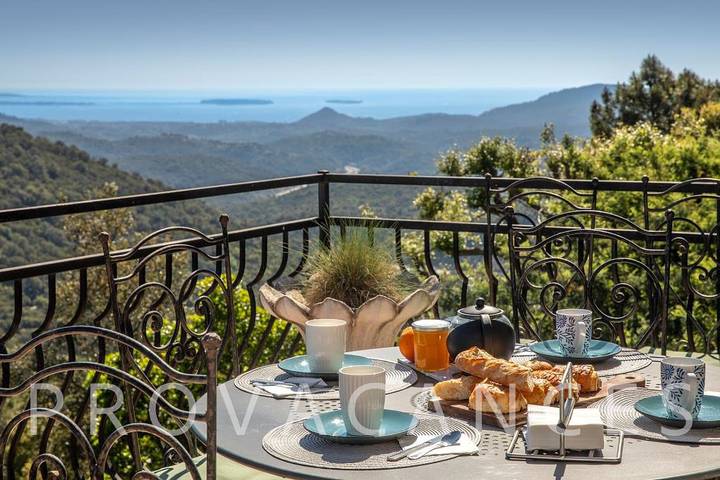 Location de vacances pour 8 personnes, avec piscine et jardin à Les Adrets-de-l'Estérel - 4