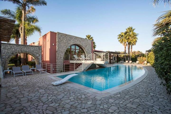 B&b per 5 persone, con giardino e terrazza nonché idromassaggio e piscina a Matino