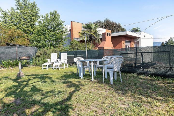 Studio pour 2 personnes, avec jardin, animaux acceptés dans Lac Majeur (Italie)