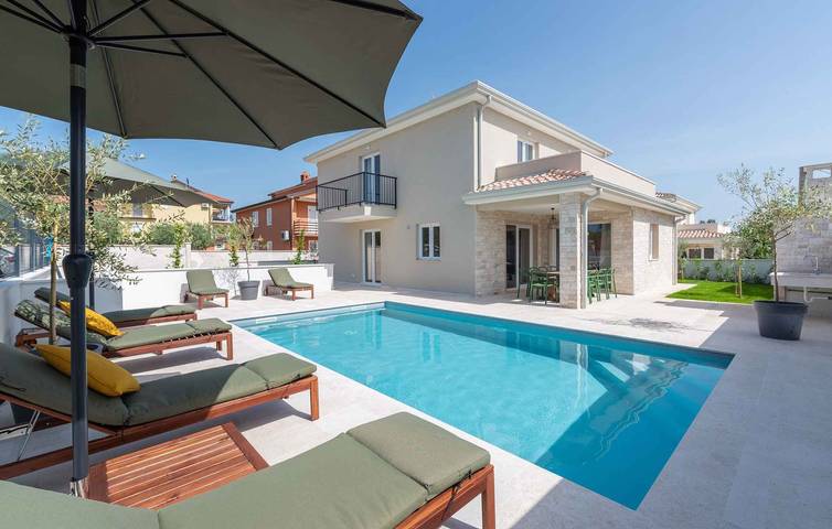Villa für 10 Personen, mit Balkon und Garten in Umag