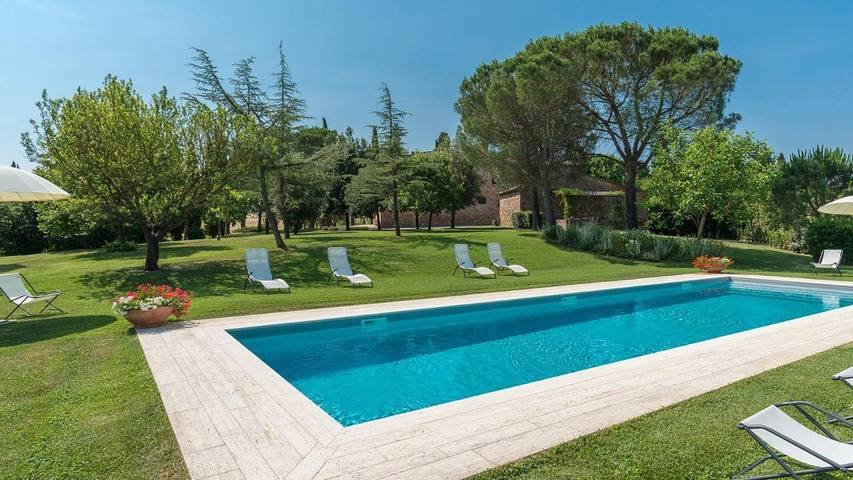 Villa per 14 persone, con giardino e piscina in Sinalunga