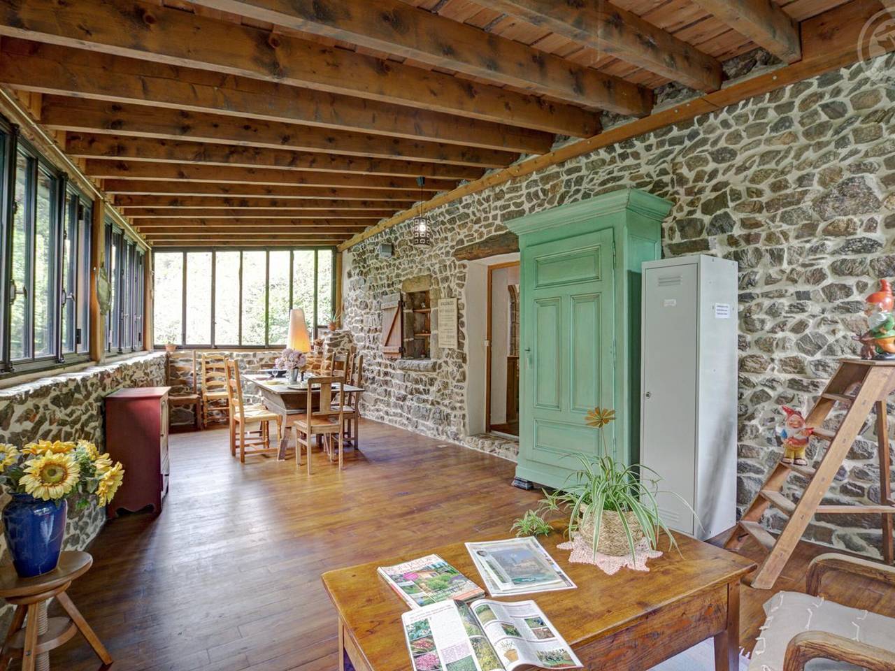 Lumineux gîte à Malleval : 2 chambres, véranda, terrasse, nature et sentiers de randonnée à proximité in Malleval, Regionaler Naturpark Pilat