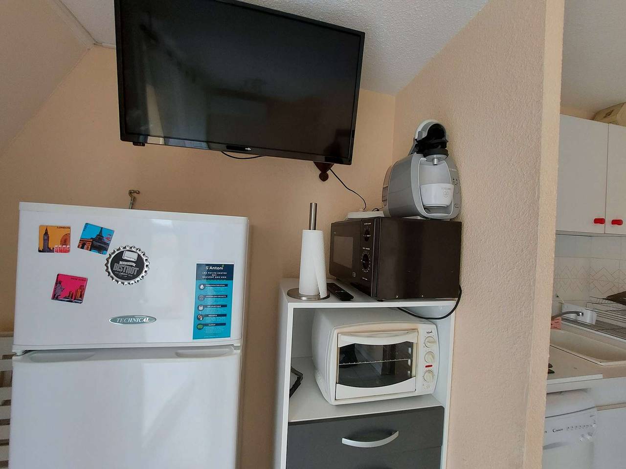 Entire apartment, Beachfront 2-Room Apartment with A/C, Terrace & Private Parking in Marseillan, Mediterranean Coast (France)