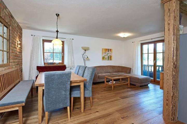 Ganze Wohnung, 5-Sterne-Ferienwohnung mit Ostbalkon für 1 - 5 Personen, 75 qm in Amerang, Landkreis Rosenheim