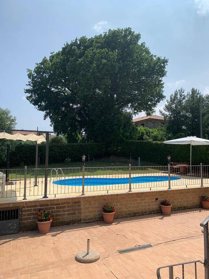 Ferienwohnung für 4 Personen, mit Garten und Pool sowie Ausblick in Montalto delle Marche