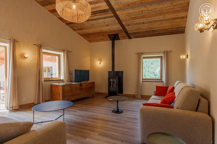 Gîte pour 12 personnes, avec balcon à Sollières-Sardières