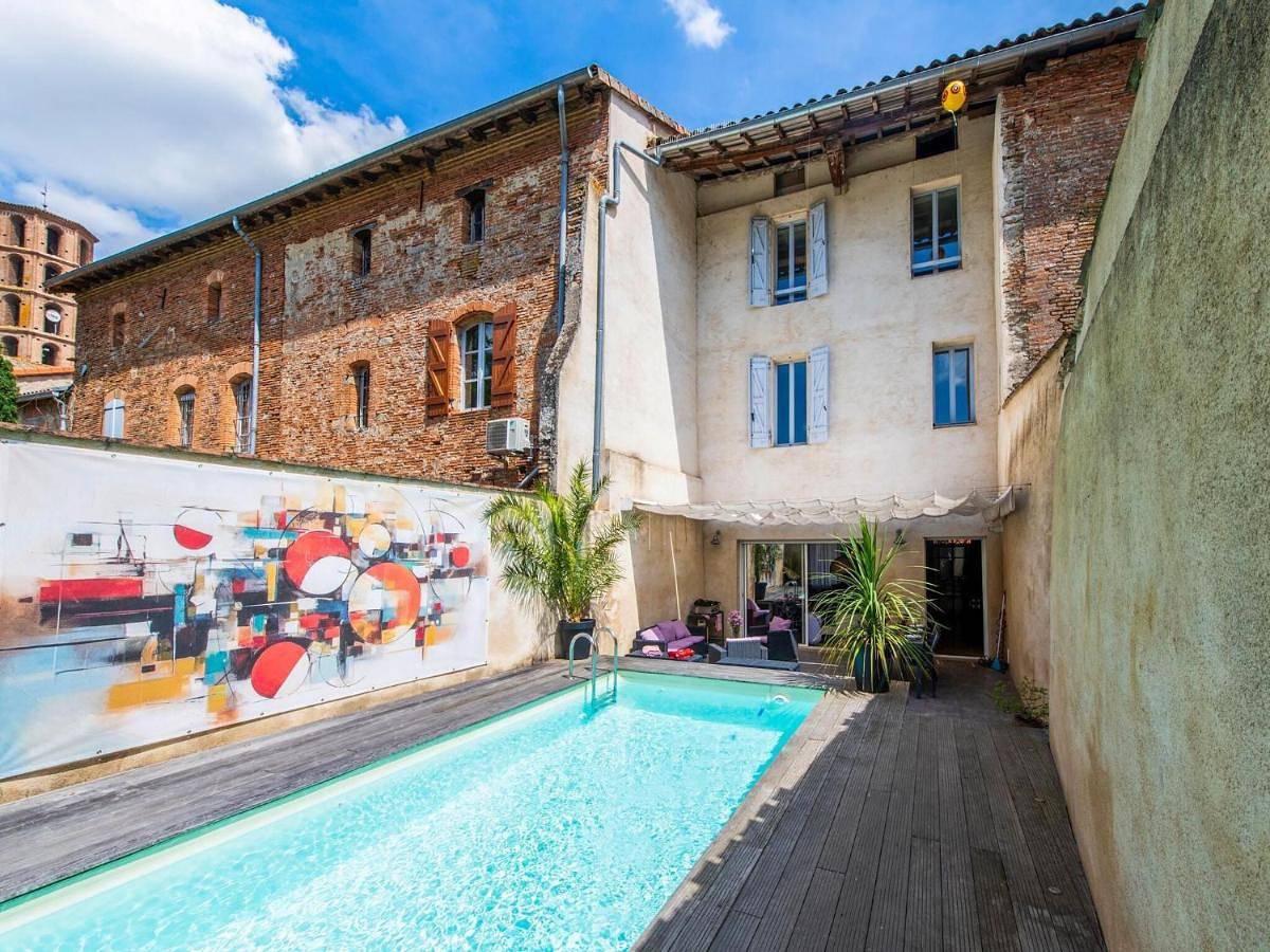 Mansion with Swimming Pool in Buzet-sur-Tarn, Haute-Garonne