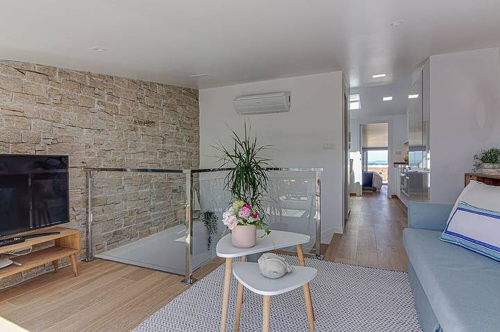 Appartement entier, In Caión: Attic-Suite with 2 terraces and Jacuzzi on the seafront in Caión, Laracha