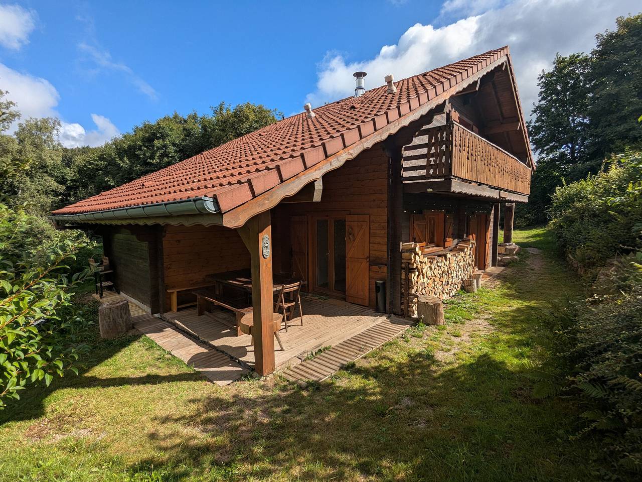 Spacious Chalet near Gérardmer: Terrace, Orchard, Ski, & Local Crafts in Le Tholy, Épinal en omgeving