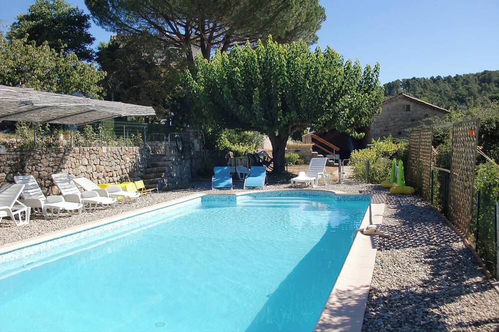 Ganze Wohnung, Chassiers, Southern Ardèche, 30m² apartment, for 4 people max and shared pool in Chassiers, Parc naturel régional des Monts d'Ardèche