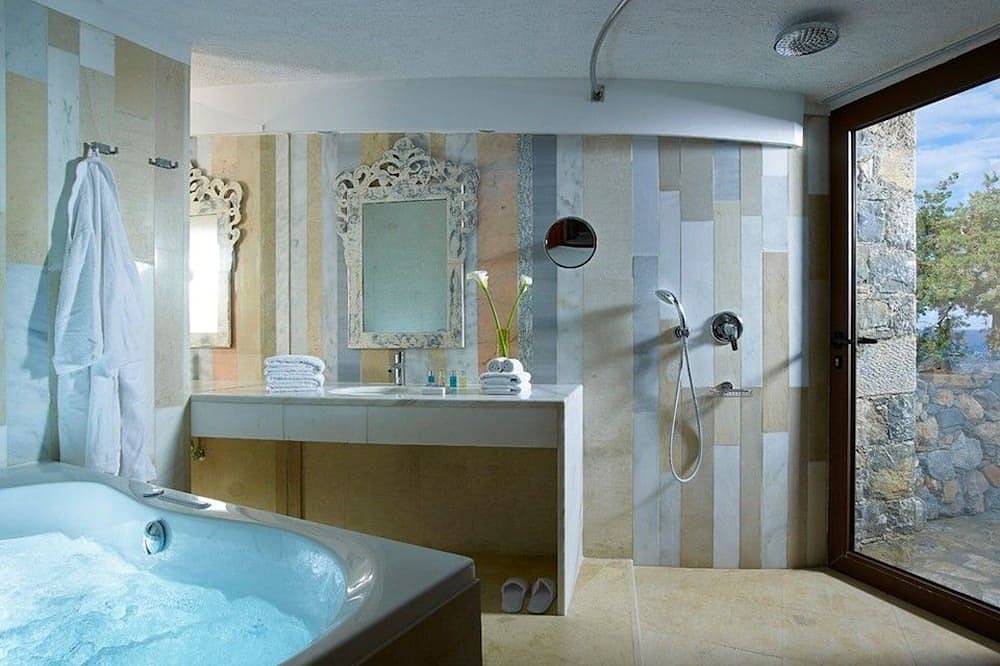 Luxury Crete Villa | Villa Daphne | Private Pool | Ocean Front | 1 Bdr | Nikolaos in Crète du Nord