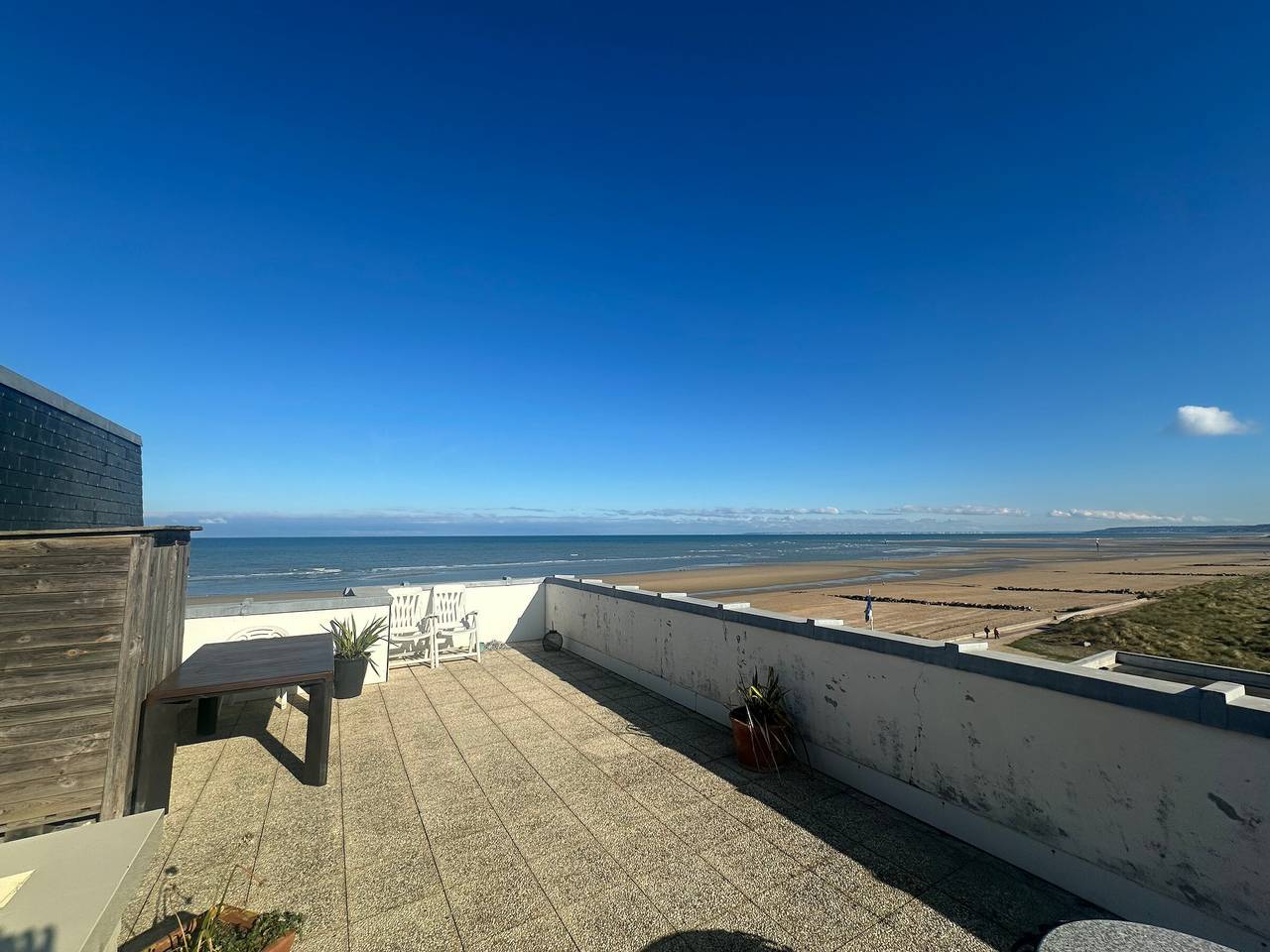 Entire apartment, Apartment with panoramic terrace, pet-friendly, parking in Cabourg, Caen region