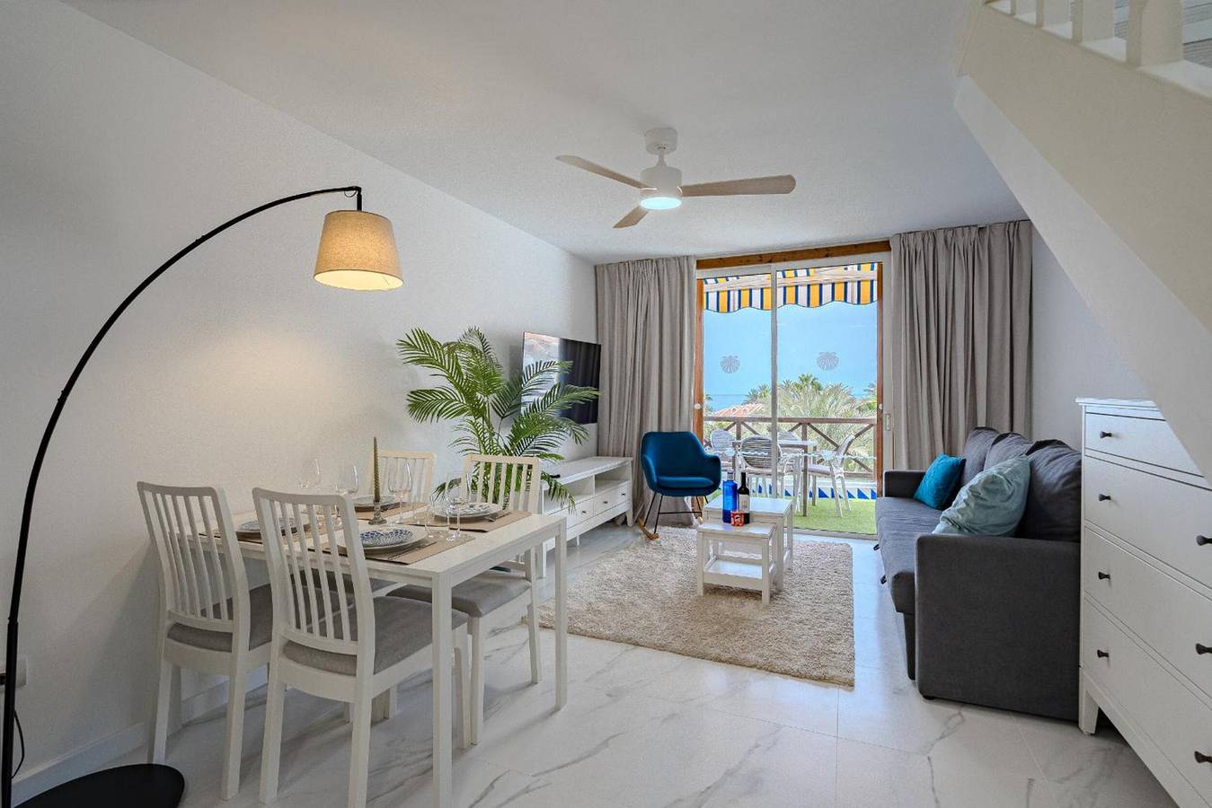 Appartement entier, Appartement de vacances '1bed Duplex Las Americas' avec vue sur la mer, piscine partagée et Wi-Fi in Playa de las Américas, Arona