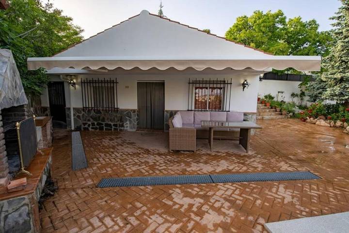 Location de vacances pour 3 personnes, avec vue ainsi que piscine et jardin, animaux acceptés à Dúrcal - 2