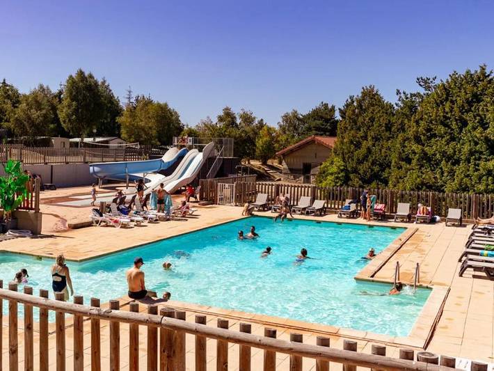 Camping pour 6 personnes, avec bassin pour enfant, animaux acceptés dans Lozère