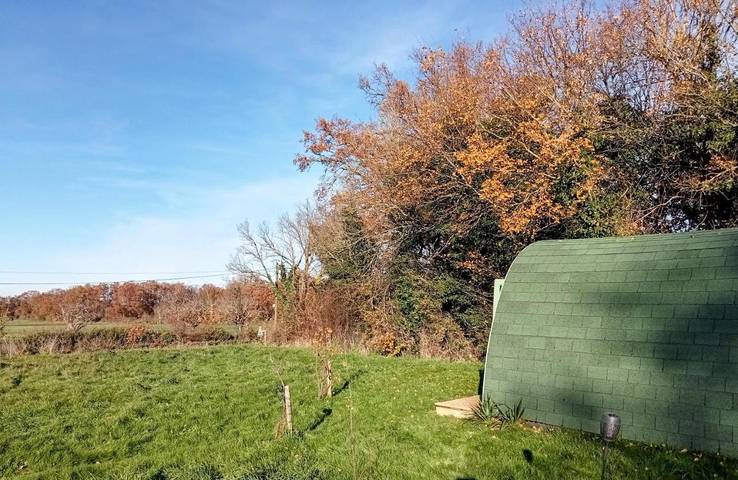 Camping pour 4 personnes, avec jardin et vue ainsi que terrasse et piscine dans Indre - 4