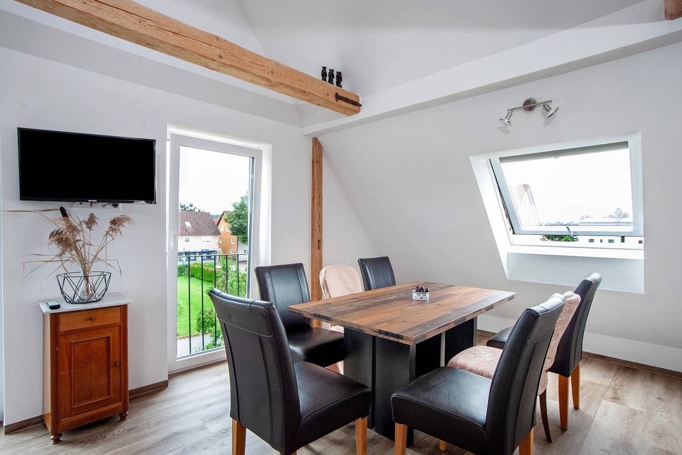 Ganze Wohnung, Ferienwohnung 'Neu Renovierte Dachgeschosswohnung' mit Wlan in Bad Wurzach, Region Bodensee-Oberschwaben