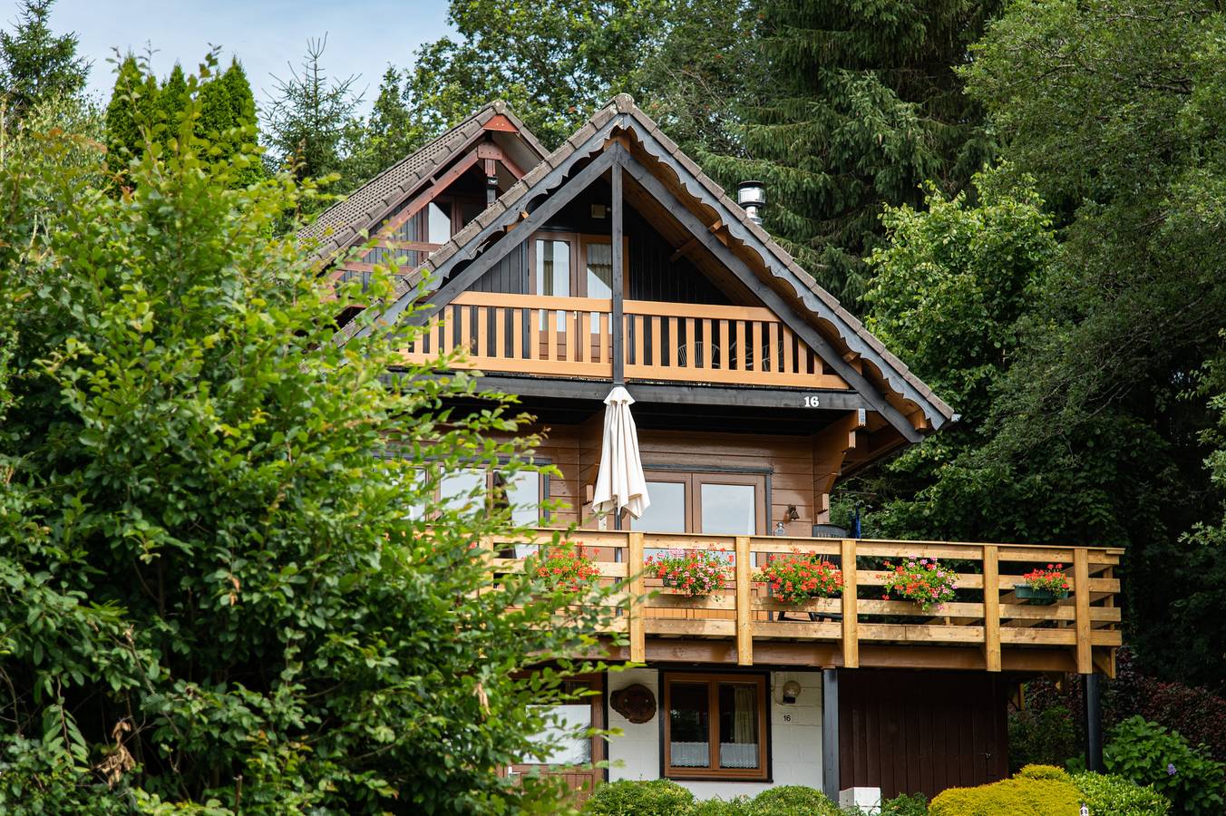 Arden Parks Petite Suisse —  Finnisches Chalet – 6 Personen – 3 Schlafzimmer  in Dochamps, Manhay